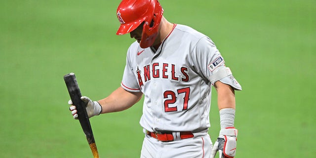 Mike Trout leaves the game